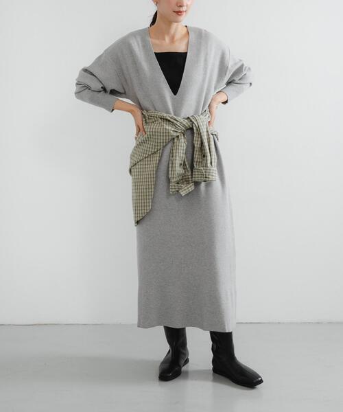 URBAN RESEARCH（アーバンリサーチ）の「深Vネックニットワンピース（ワンピース・レディース・ベージュ/ブラック/グレー・FREE）」の15枚目の写真