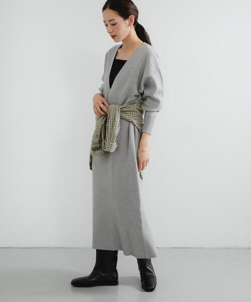 URBAN RESEARCH（アーバンリサーチ）の「深Vネックニットワンピース（ワンピース・レディース・ベージュ/ブラック/グレー・FREE）」の16枚目の写真