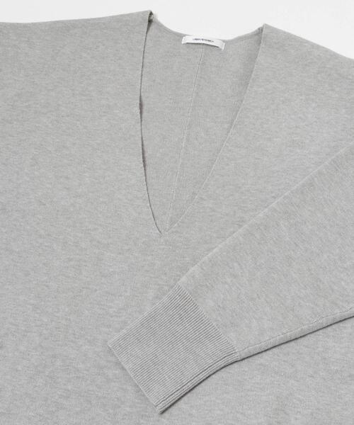 URBAN RESEARCH（アーバンリサーチ）の「深Vネックニットワンピース（ワンピース・レディース・ベージュ/ブラック/グレー・FREE）」の20枚目の写真