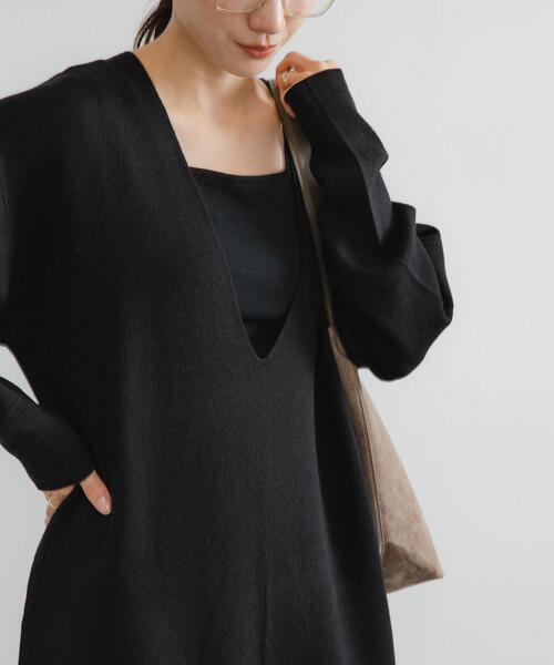 URBAN RESEARCH（アーバンリサーチ）の「深Vネックニットワンピース（ワンピース・レディース・ベージュ/ブラック/グレー・FREE）」の21枚目の写真