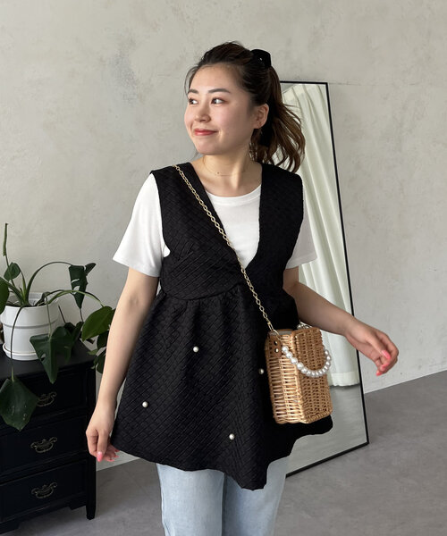 prose verse(プロズヴェール)の「【MOMO】深Vネックパールペプラムベスト(ベスト・レディース・ブラック・LARGE/MEDIUM)」の4枚目の写真