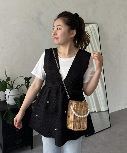 prose verse(プロズヴェール)の「【MOMO】深Vネックパールペプラムベスト(ベスト・レディース・ブラック・LARGE/MEDIUM)」の5枚目の写真