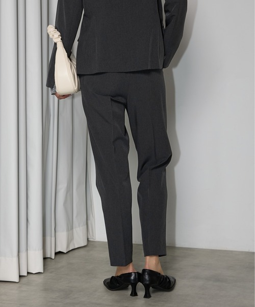 RIRIYANO（リリヤーノ）の「＜洗える>単品ストレッチテーパードパンツ（スーツパンツ・レディース・ブラック/チャコールグレー/ネイビー・11号/9号/13号/17号/19号/7号/15号）」の10枚目の写真