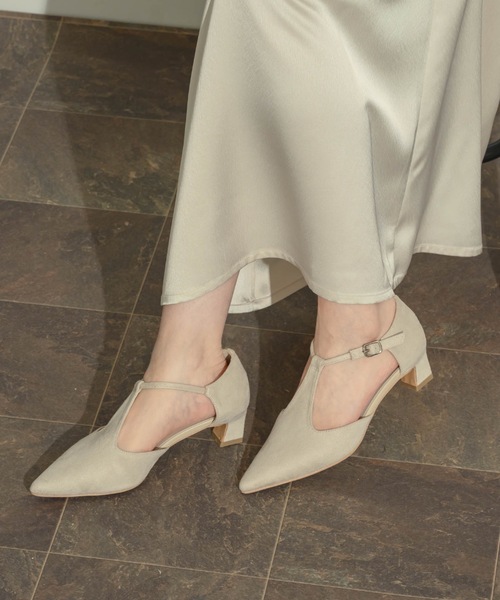 NEUNA(ヌナ)の「【お客様の声をもとにリニューアルして新登場!!】センターシームローヒールパンプス(パンプス・レディース・アイボリー/ブラック・SMALL/MEDIUM/LARGE)」の2枚目の写真