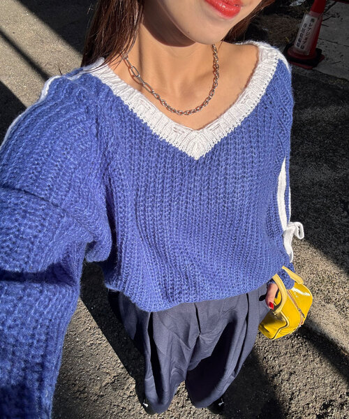 CIAOPANIC（チャオパニック）の「袖ラインリボンラグランVネックニット（ニット/セーター・レディース・ベージュ/レッド/ブラウン/グレー/ブルー/オフホワイト・ONE SIZE）」の5枚目の写真