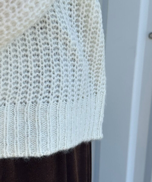 CIAOPANIC（チャオパニック）の「袖ラインリボンラグランVネックニット（ニット/セーター・レディース・ベージュ/レッド/ブラウン/グレー/ブルー/オフホワイト・ONE SIZE）」の18枚目の写真