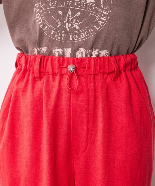 CHIC STYLE（シックスタイル）の「レーヨン麻リラックスワイドパンツ＜大きいサイズ有＞シックスタイル（スラックス・レディース・グリーン/オフホワイト/ブルー/レッド/ブラック/モカ/ネイビー・L/M/3L/LL/5L/4L）」の16枚目の写真