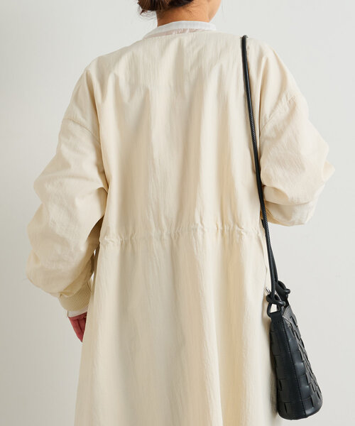 un dix cors（アンディコール）の「《デイリーに活躍》ナイロンミニグログランコート（トレンチコート・レディース・ベージュ/ネイビー・FREE）」の8枚目の写真
