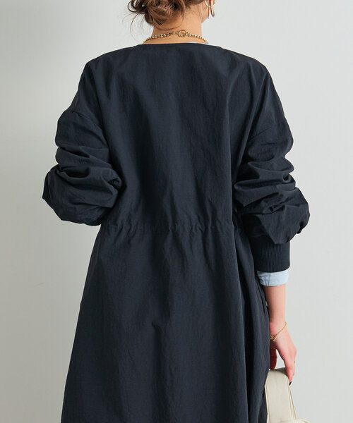 un dix cors（アンディコール）の「《デイリーに活躍》ナイロンミニグログランコート（トレンチコート・レディース・ベージュ/ネイビー・FREE）」の17枚目の写真