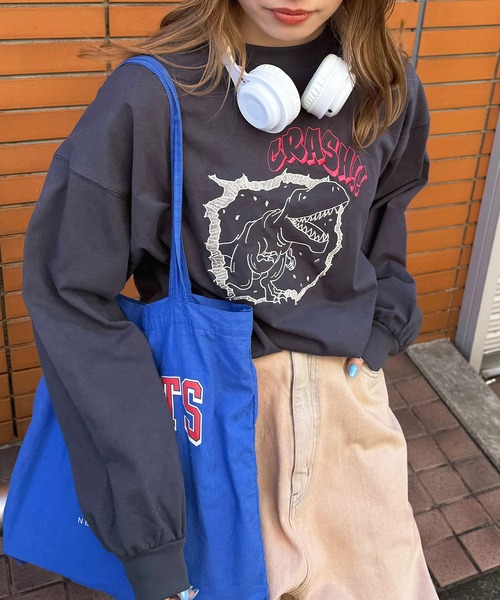 DOUBLE NAME(ダブルネーム)の「CRASH!!恐竜ロンTEE(Tシャツ/カットソー・レディース・スミクロ/オフホワイト/グリーン・FREE)」の3枚目の写真