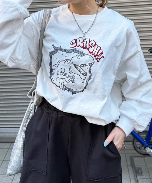 DOUBLE NAME(ダブルネーム)の「CRASH!!恐竜ロンTEE(Tシャツ/カットソー・レディース・スミクロ/オフホワイト/グリーン・FREE)」の9枚目の写真