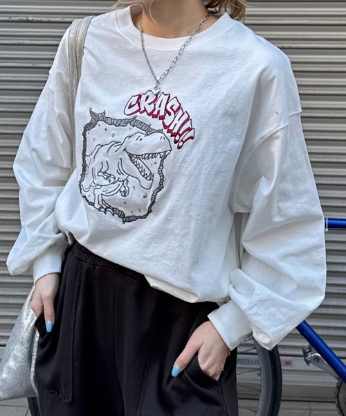 DOUBLE NAME(ダブルネーム)の「CRASH!!恐竜ロンTEE(Tシャツ/カットソー・レディース・スミクロ/オフホワイト/グリーン・FREE)」の10枚目の写真