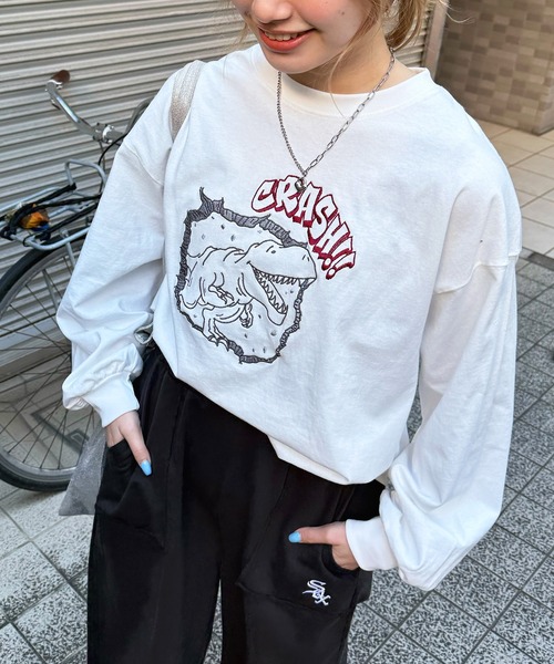 DOUBLE NAME(ダブルネーム)の「CRASH!!恐竜ロンTEE(Tシャツ/カットソー・レディース・スミクロ/オフホワイト/グリーン・FREE)」の13枚目の写真