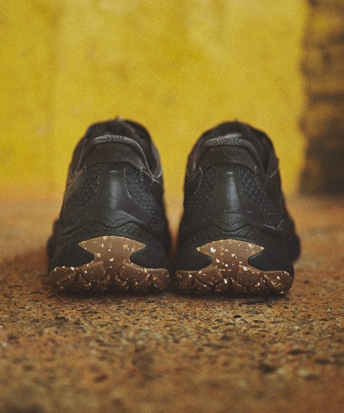 HOKA（ホカ）の「PROJECT TRANSPORT　1162850-CRBN（スニーカー・メンズ・ブラック・25.5cm/26.0cm/26.5cm/27.0cm/27.5cm/28.0cm/28.5cm/29.0cm/30.0cm/25.0cm/24.5cm/24.0cm）」の3枚目の写真