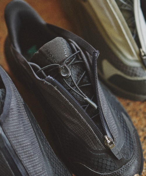 HOKA（ホカ）の「PROJECT TRANSPORT　1162850-CRBN（スニーカー・メンズ・ブラック・25.5cm/26.0cm/26.5cm/27.0cm/27.5cm/28.0cm/28.5cm/29.0cm/30.0cm/25.0cm/24.5cm/24.0cm）」の5枚目の写真