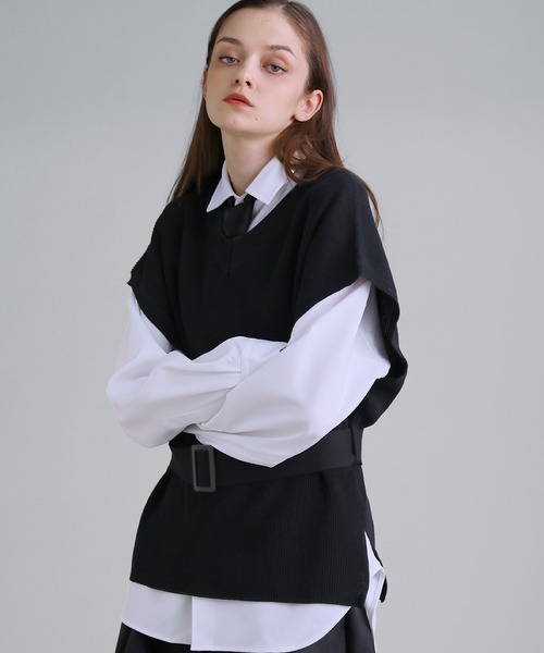 SOCCE(ソーシー)の「ベルテッドVネックニットベスト(ベスト・メンズ・ブラック/チャコール/ライトグレー・S/M/L/XL)」の4枚目の写真