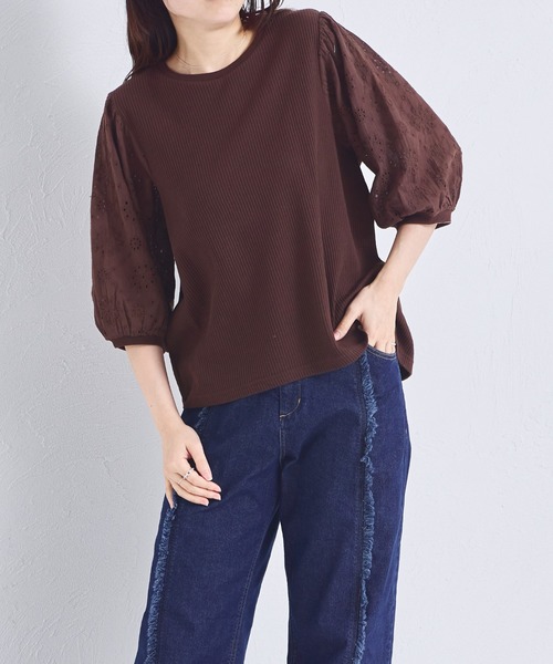 pairmanon（ペアマノン）の「【ふんわりワッフル】【リンクコーデ】【ママサイズ】花柄レース パフ袖ブラウス（Tシャツ/カットソー・レディース・ブラック/ライトベージュ/モカ・FREE）」の2枚目の写真