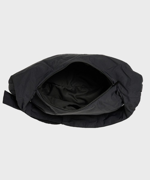 STUDIOUS（ステュディオス）の「【STUDIOUS】AIR NYLON SHOULDER BAG（ショルダーバッグ・メンズ・ブラック・FREE）」の3枚目の写真