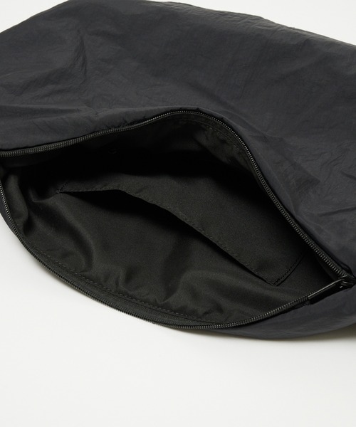 STUDIOUS（ステュディオス）の「【STUDIOUS】AIR NYLON SHOULDER BAG（ショルダーバッグ・メンズ・ブラック・FREE）」の5枚目の写真