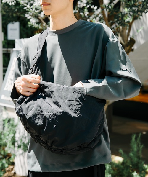 STUDIOUS（ステュディオス）の「【STUDIOUS】AIR NYLON SHOULDER BAG（ショルダーバッグ・メンズ・ブラック・FREE）」の9枚目の写真