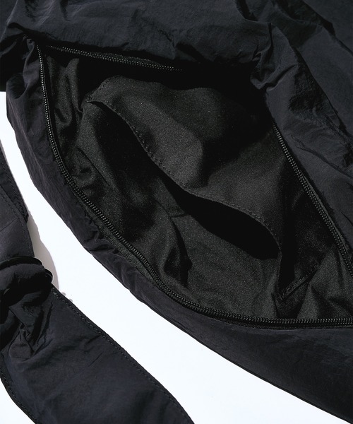 STUDIOUS(ステュディオス)の「【STUDIOUS】AIR NYLON SHOULDER BAG(ショルダーバッグ・メンズ・ブラック・FREE)」の9枚目の写真