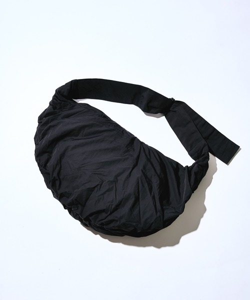 STUDIOUS(ステュディオス)の「【STUDIOUS】AIR NYLON SHOULDER BAG(ショルダーバッグ・メンズ・ブラック・FREE)」の2枚目の写真