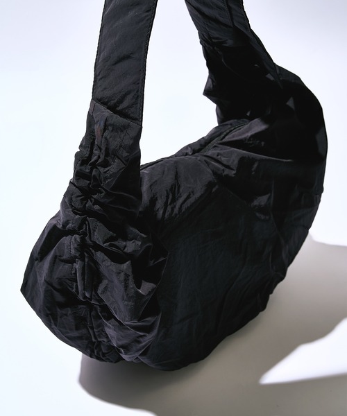 STUDIOUS(ステュディオス)の「【STUDIOUS】AIR NYLON SHOULDER BAG(ショルダーバッグ・メンズ・ブラック・FREE)」の5枚目の写真