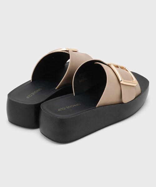 OPAQUE.CLIP（オペークドットクリップ）の「ゴールドバックルボリュームソールサンダル（サンダル・レディース・ブラック/ベージュ・02/03）」の6枚目の写真