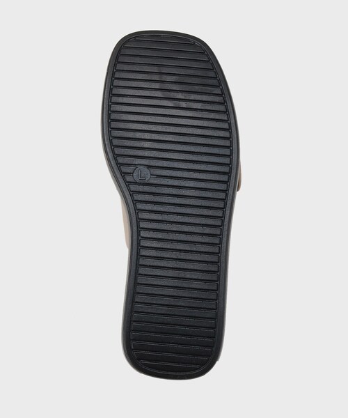 OPAQUE.CLIP（オペークドットクリップ）の「ゴールドバックルボリュームソールサンダル（サンダル・レディース・ブラック/ベージュ・02/03）」の8枚目の写真