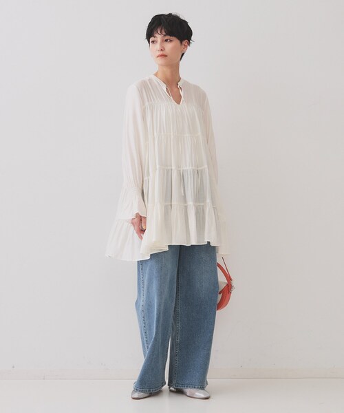 OPAQUE.CLIP（オペークドットクリップ）の「ティアードチュニックブラウス【洗濯機洗い可】（チュニック・レディース・チャコールグレー/オフホワイト/オレンジ系・42/38/40）」の5枚目の写真