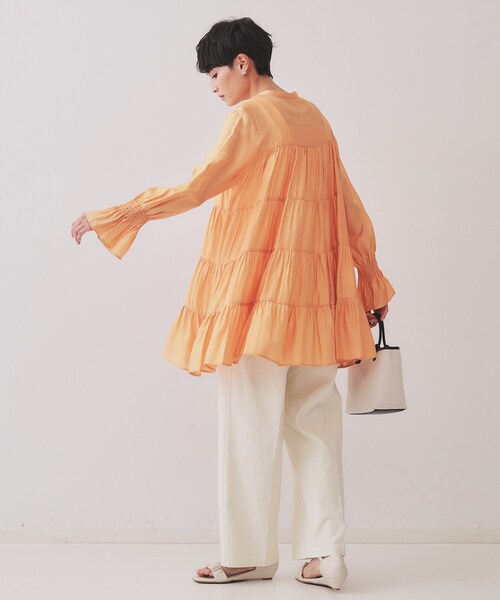 OPAQUE.CLIP（オペークドットクリップ）の「ティアードチュニックブラウス【洗濯機洗い可】（チュニック・レディース・チャコールグレー/オフホワイト/オレンジ系・42/38/40）」の14枚目の写真