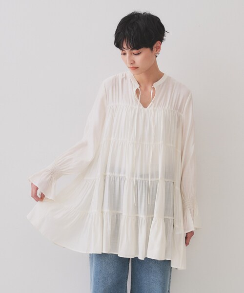 OPAQUE.CLIP（オペークドットクリップ）の「ティアードチュニックブラウス【洗濯機洗い可】（チュニック・レディース・チャコールグレー/オフホワイト/オレンジ系・42/38/40）」の16枚目の写真