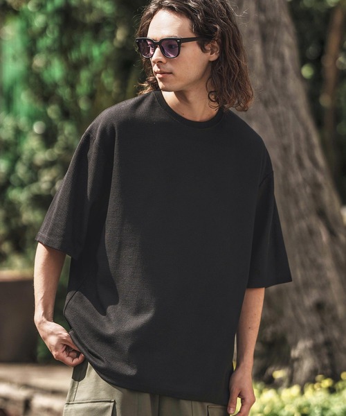 CAMBIO(カンビオ)の「mt9659-Gimmick Design Waffle Cut sew Tシャツ(Tシャツ/カットソー・メンズ・ホワイト/ブラック・S/M/L)」の1枚目の写真