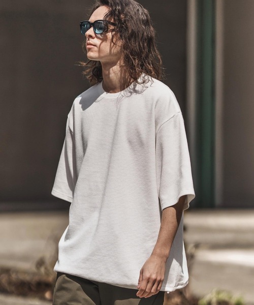 CAMBIO(カンビオ)の「mt9659-Gimmick Design Waffle Cut sew Tシャツ(Tシャツ/カットソー・メンズ・ホワイト/ブラック・S/M/L)」の5枚目の写真
