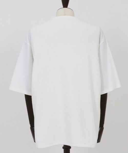 CAMBIO(カンビオ)の「mt9659-Gimmick Design Waffle Cut sew Tシャツ(Tシャツ/カットソー・メンズ・ホワイト/ブラック・S/M/L)」の18枚目の写真