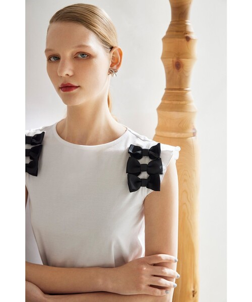 TOCCA(トッカ)の「BOW PARTY Tシャツ(Tシャツ/カットソー・レディース・アイボリー系/ブルー系/ブラック系・SMALL/MEDIUM)」の5枚目の写真