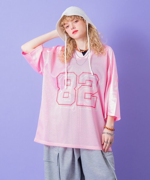 a.p.o.v.（エーピーオービー）の「a.p.o.v. レイヤーナンバリング＆フェルトロゴワッペンメッシュフットボールシャツ（Tシャツ/カットソー・メンズ・ブラック/ブルー/ピンク/グリーン/ホワイト・ONESIZE）」の11枚目の写真