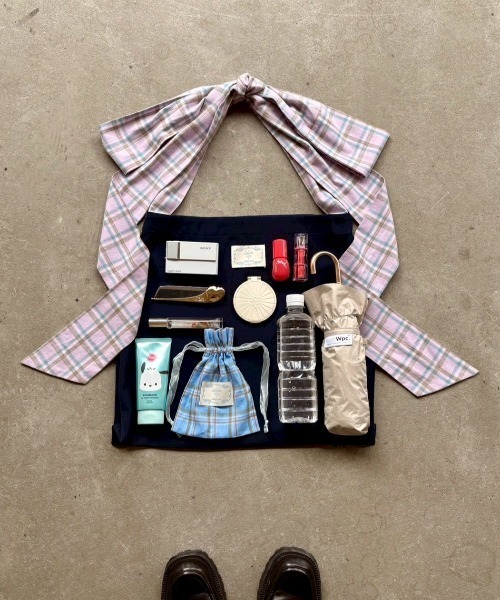 idem（イデム）の「big ribbon tote bag／ビッグリボントートバッグ（トートバッグ・レディース・ブルー/ピンク/ブラック・FREE）」の7枚目の写真