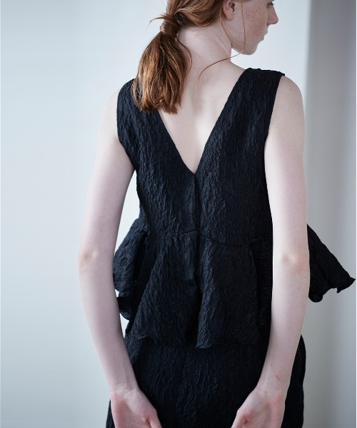 Marilyn Moon（マリリンムーン）の「フローティングジャガードラッフルベスト（ベスト・レディース・ブラック/ホワイト/ベージュ・FREE）」の20枚目の写真