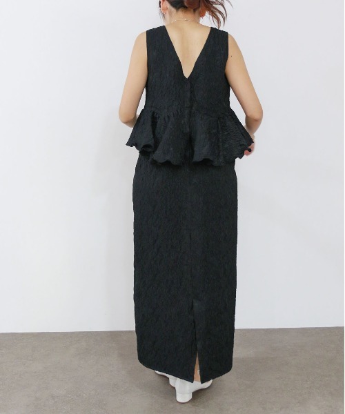 Marilyn Moon（マリリンムーン）の「フローティングジャガードラッフルベスト（ベスト・レディース・ブラック/ホワイト/ベージュ・FREE）」の4枚目の写真