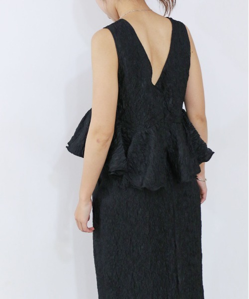 Marilyn Moon（マリリンムーン）の「フローティングジャガードラッフルベスト（ベスト・レディース・ブラック/ホワイト/ベージュ・FREE）」の6枚目の写真