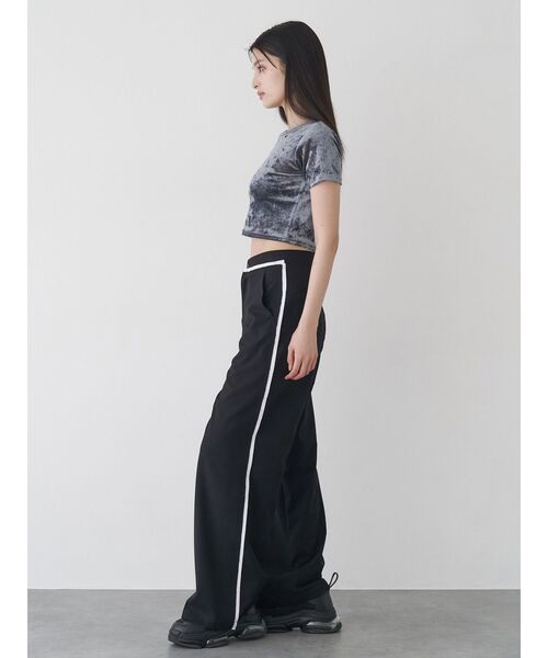 MURUA（ムルーア）の「クロップドシアーベロアTシャツ（Tシャツ/カットソー・レディース・ブラック/ブルー/マスタード/ホワイト・FREE）」の5枚目の写真