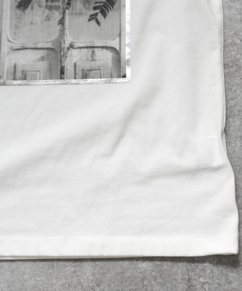 Emma(SELECT LEVERY)(エマ セレクトリベリー)の「植物フォト&箔縁ベーシックロンT(Tシャツ/カットソー・レディース・オフホワイト/チャコール・FREE)」の12枚目の写真