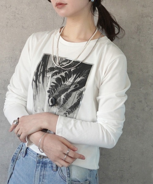 Emma(SELECT LEVERY)(エマ セレクトリベリー)の「植物フォト&箔縁ベーシックロンT(Tシャツ/カットソー・レディース・オフホワイト/チャコール・FREE)」の13枚目の写真