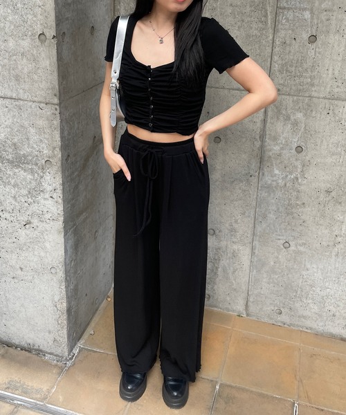 ROGER AND RAW（ロジャーアンドロウ）の「[セットアップ] ギャザークロップドトップス＆フレアパンツ セット（パンツドレス・レディース・グレー/ブラック・FREE）」の11枚目の写真