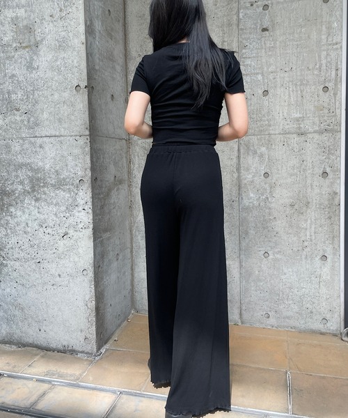 ROGER AND RAW（ロジャーアンドロウ）の「[セットアップ] ギャザークロップドトップス＆フレアパンツ セット（パンツドレス・レディース・グレー/ブラック・FREE）」の9枚目の写真