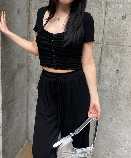 ROGER AND RAW（ロジャーアンドロウ）の「[セットアップ] ギャザークロップドトップス＆フレアパンツ セット（パンツドレス・レディース・グレー/ブラック・FREE）」の7枚目の写真