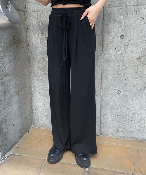 ROGER AND RAW（ロジャーアンドロウ）の「[セットアップ] ギャザークロップドトップス＆フレアパンツ セット（パンツドレス・レディース・グレー/ブラック・FREE）」の4枚目の写真