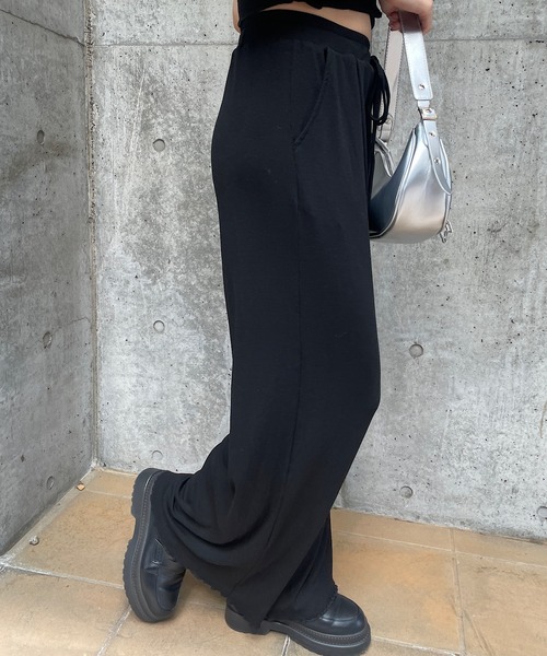 ROGER AND RAW（ロジャーアンドロウ）の「[セットアップ] ギャザークロップドトップス＆フレアパンツ セット（パンツドレス・レディース・グレー/ブラック・FREE）」の3枚目の写真