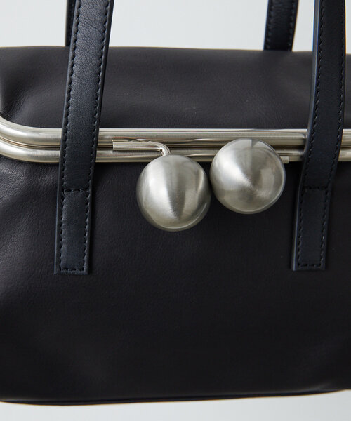 ear PAPILLONNER(イアパピヨネ)の「【kawa-kawa(カワカワ)】NO1512kuchiganeトートバッグM(トートバッグ・レディース・ブラック・FREE)」の7枚目の写真